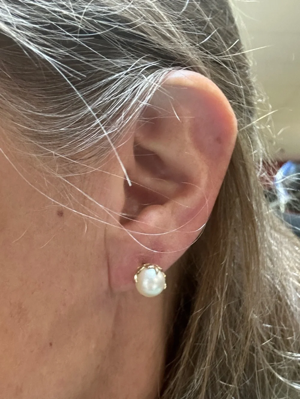 472836 10k yg pearl earrings- screw back - Picture 2 of 3